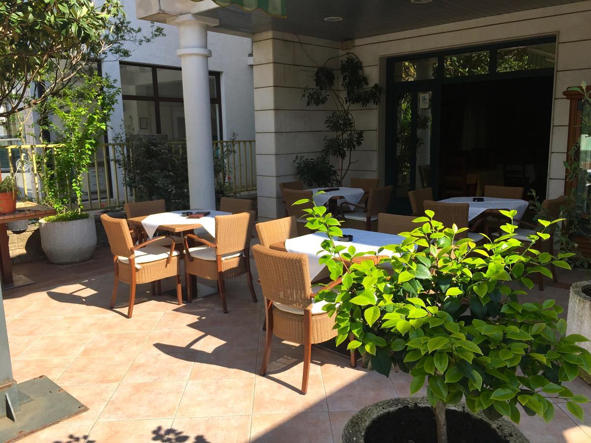 Villa Royal Apartments Tivat Buitenkant foto