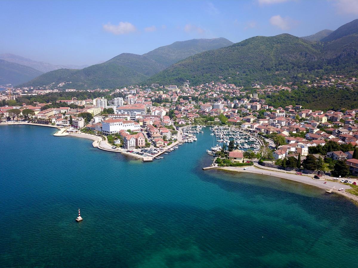 Villa Royal Apartments Tivat Buitenkant foto