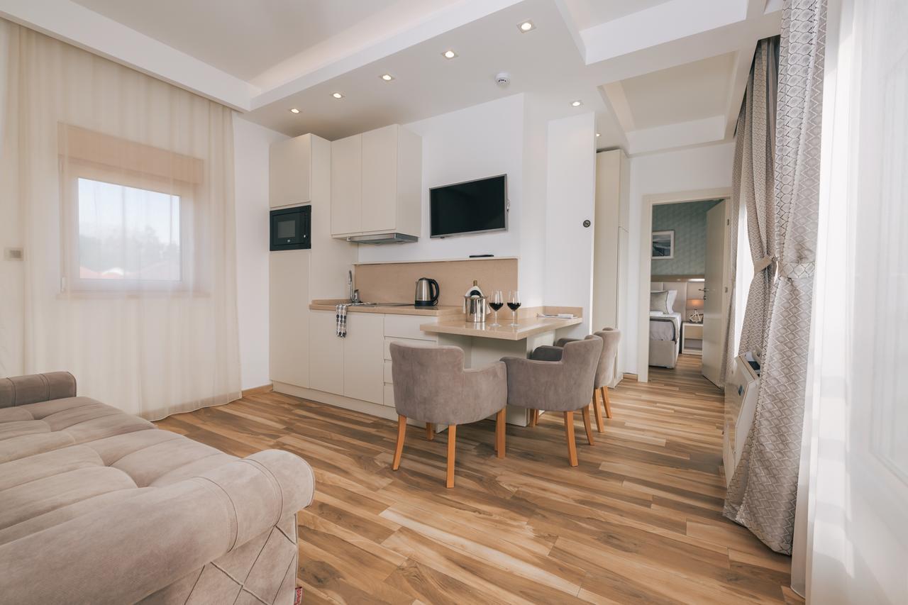 Villa Royal Apartments Tivat Buitenkant foto