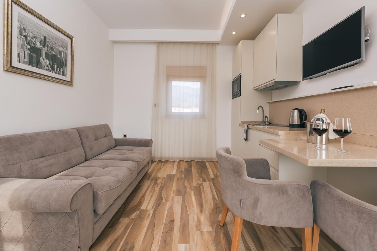 Villa Royal Apartments Tivat Buitenkant foto