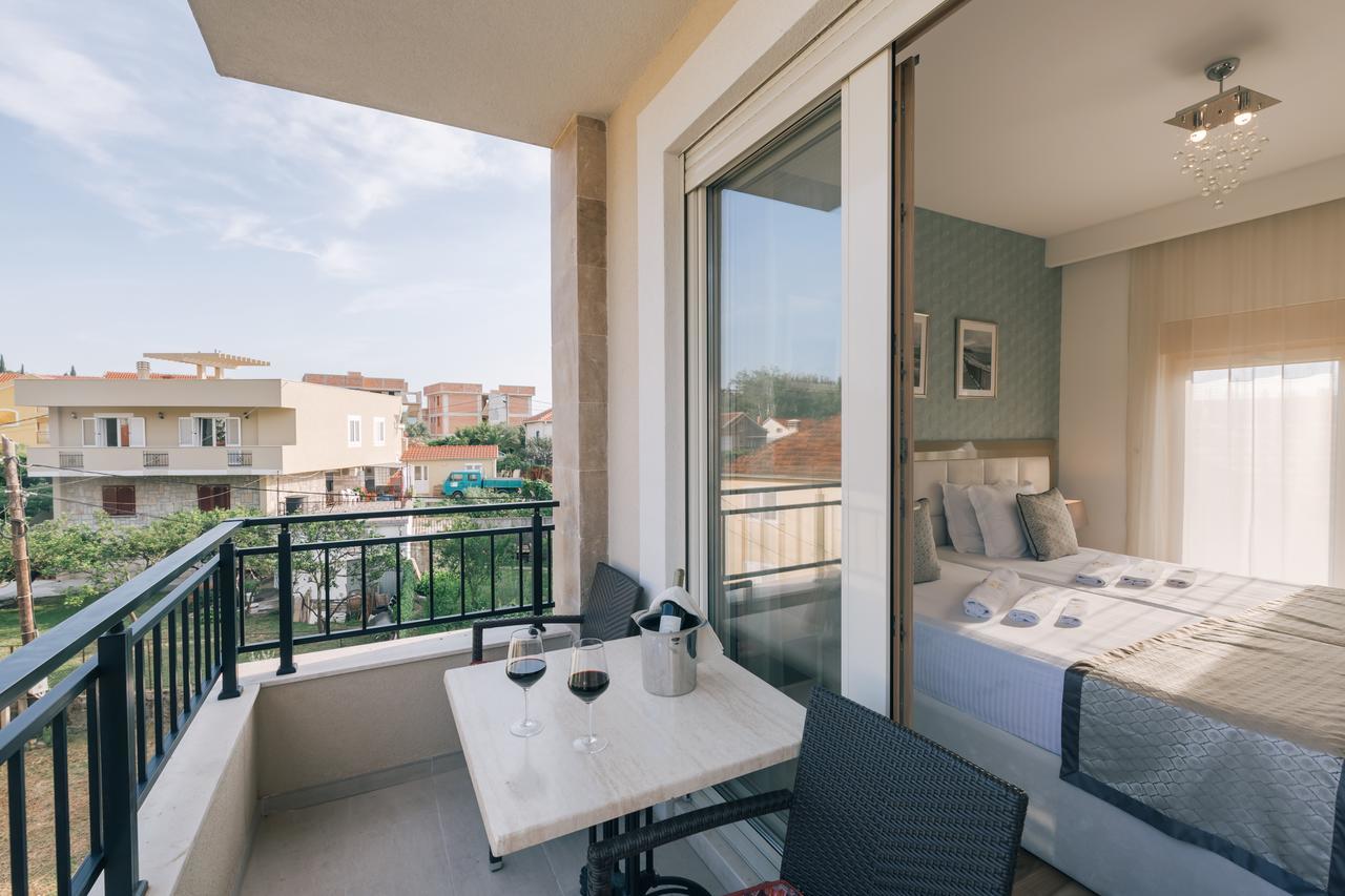 Villa Royal Apartments Tivat Buitenkant foto