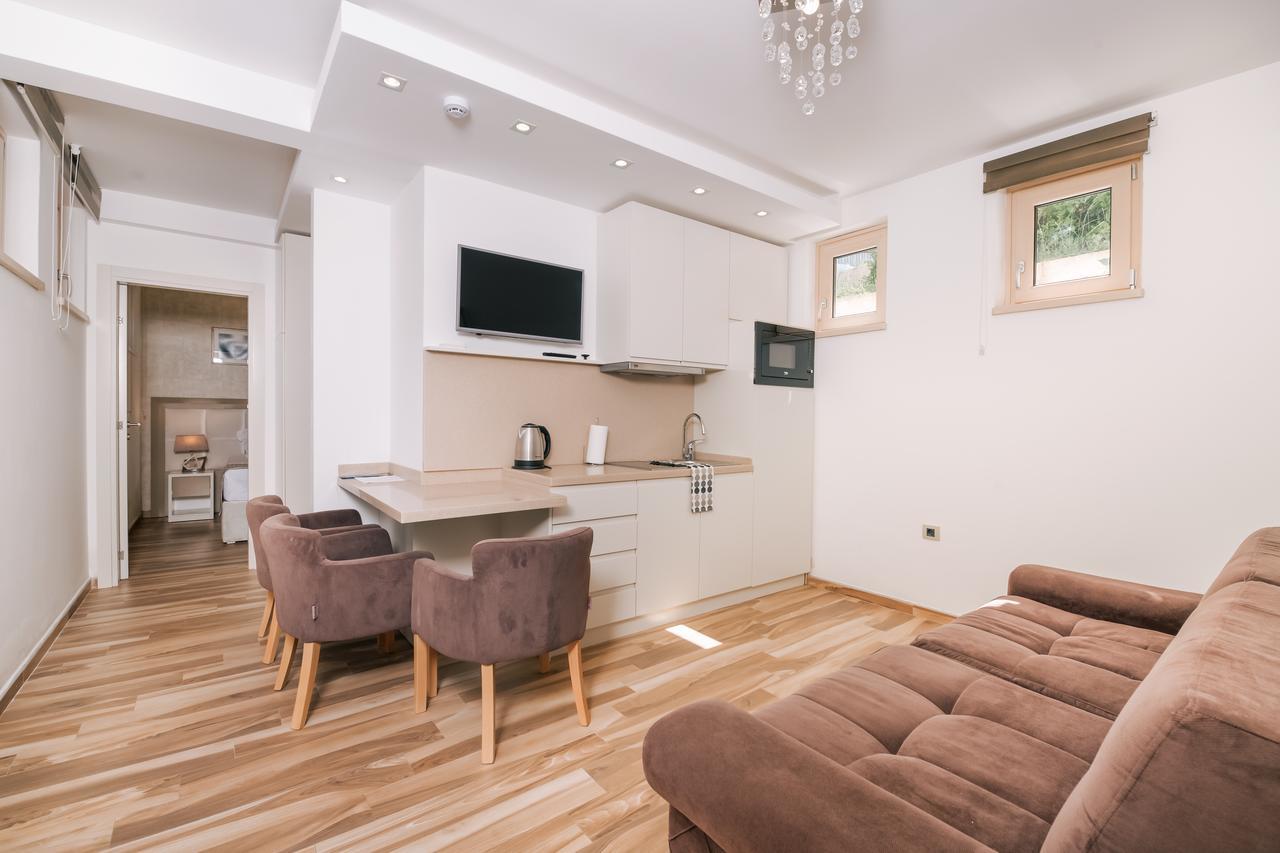 Villa Royal Apartments Tivat Buitenkant foto