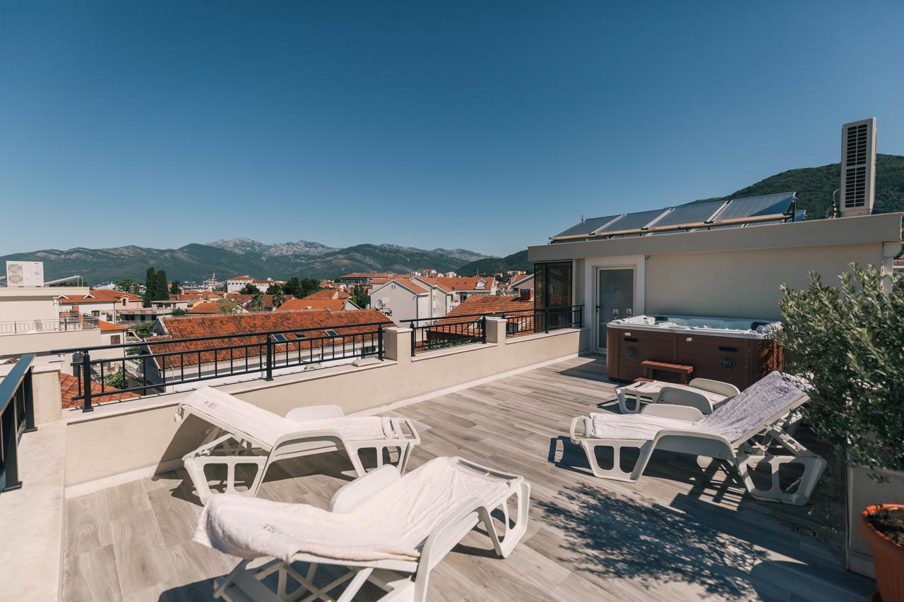 Villa Royal Apartments Tivat Buitenkant foto